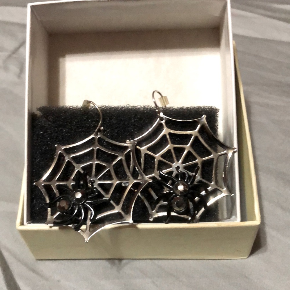 Spider  pierced earrings